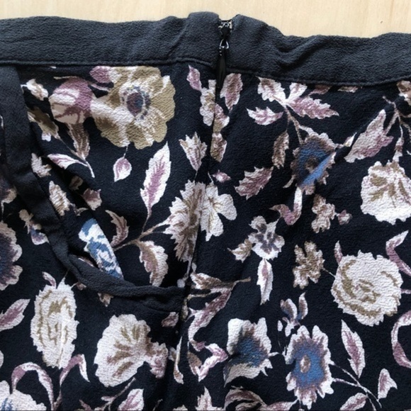 Ecote Black Skirt with Floral Pattern Size 0 - Picture 7 of 7